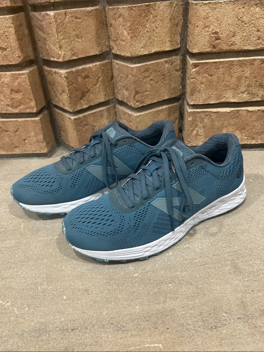 New Balance Fresh Foam Arishi Sneakers Sport Running Gym Shoes Women’s Size 9
